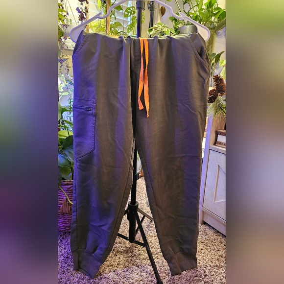 FIGS jogger scrub set - Picture 5 of 9